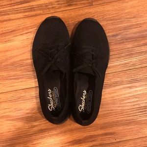 Size 8.5 sketchers low rise memory foam sneakers
